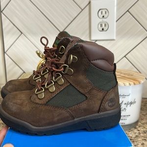 Toddler winter boots.